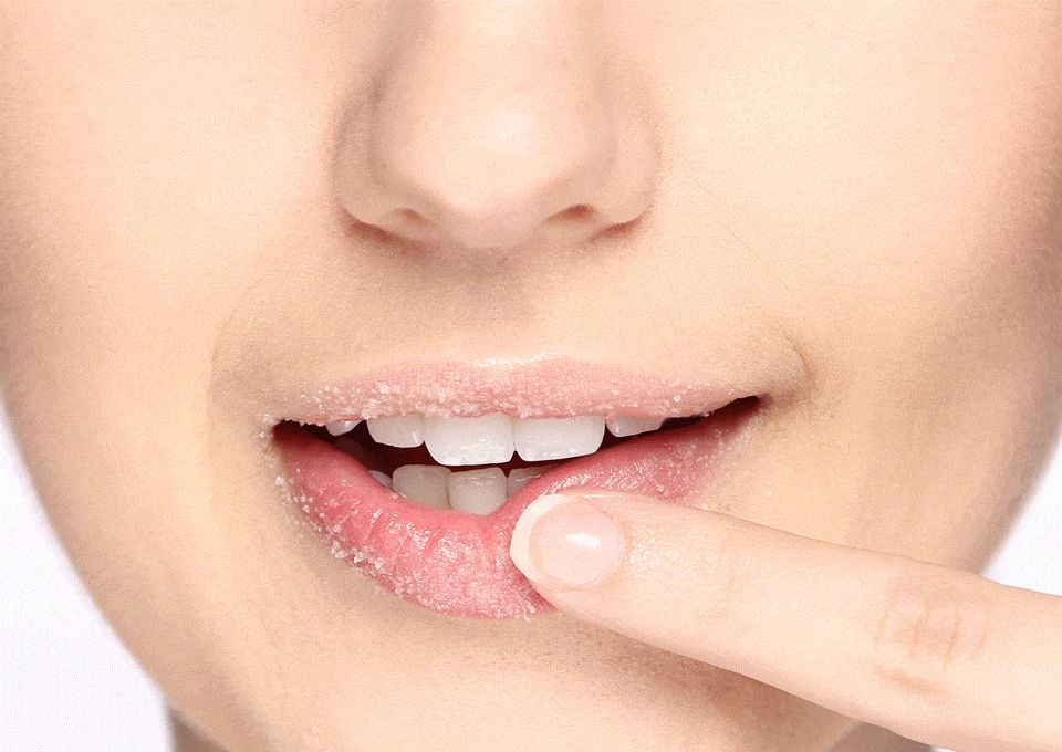 چگونه از لب های خود مراقبت کنیم؟